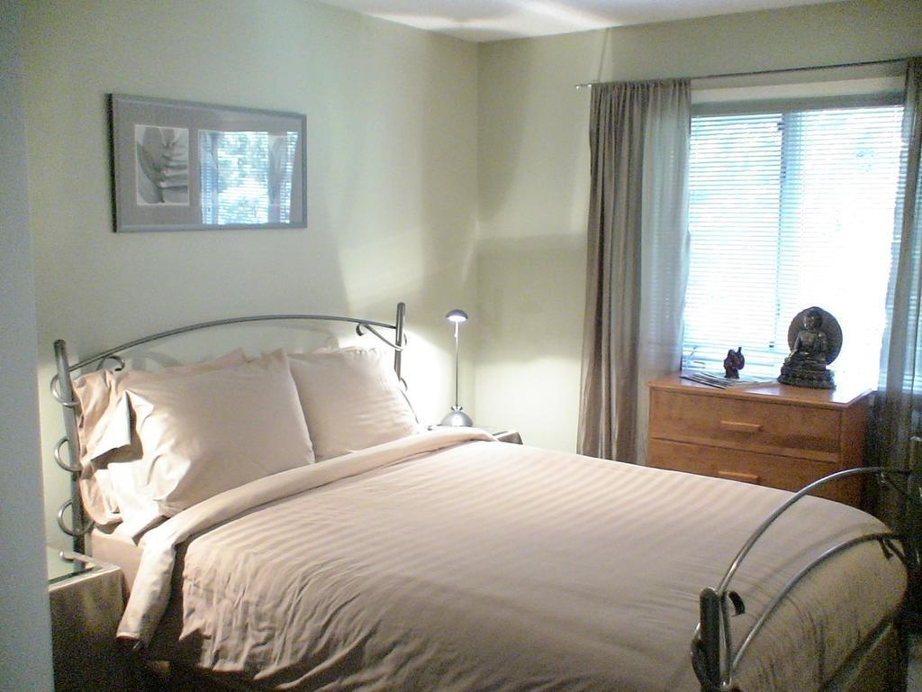 Redwood Meadows Bed And Breakfast Bragg Creek Rum bild
