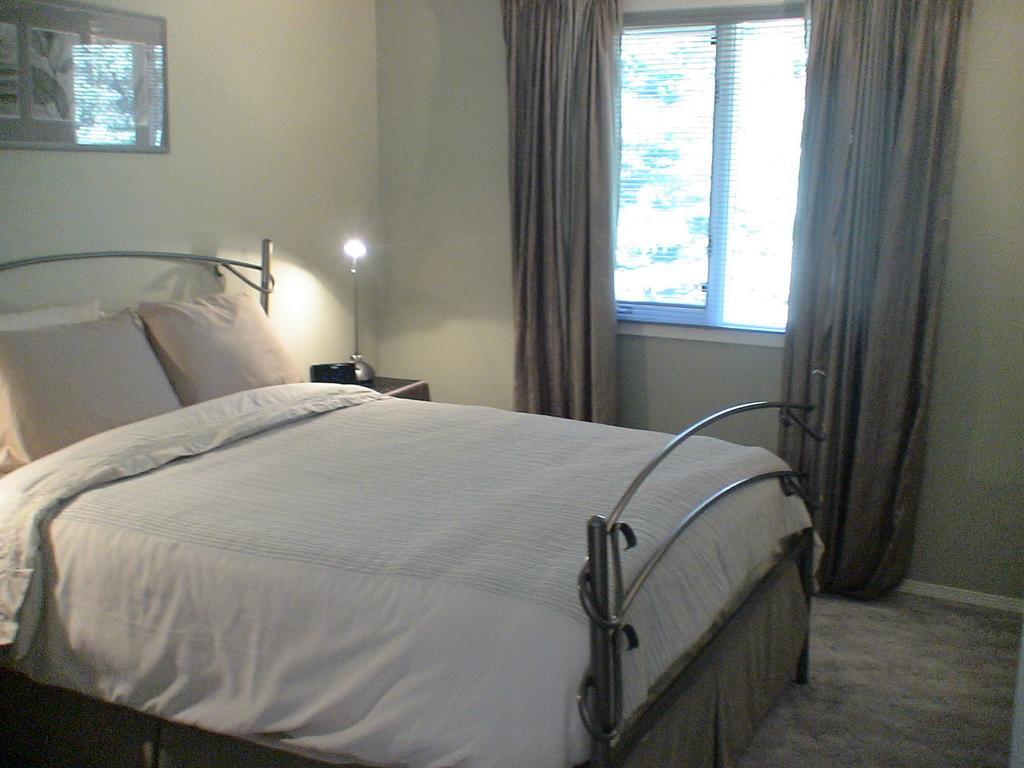 Redwood Meadows Bed And Breakfast Bragg Creek Rum bild
