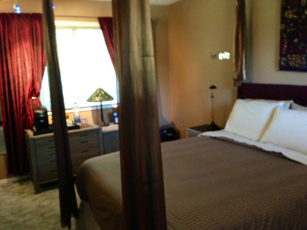 Redwood Meadows Bed And Breakfast Bragg Creek Rum bild