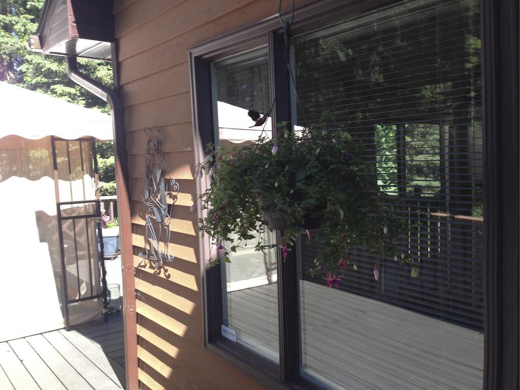 Redwood Meadows Bed And Breakfast Bragg Creek Exteriör bild